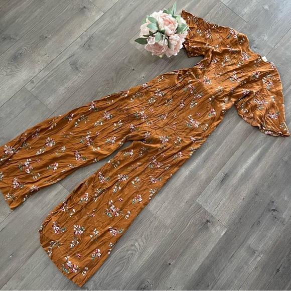 New Francesca's Amber Floral Button Down Wide Leg Tie Waist Jumpsuit - Picture 4 of 6
